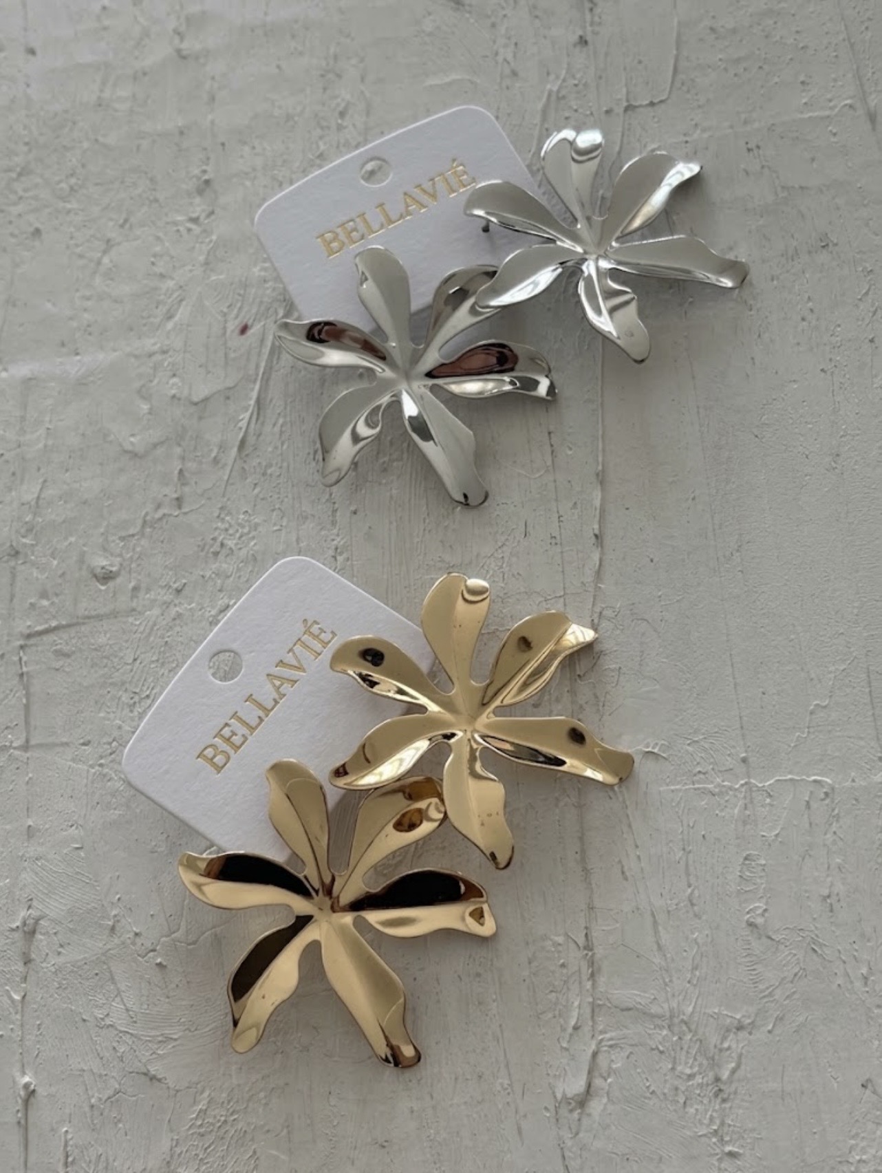 گوشواره میخی طرح گلبرگ پهن